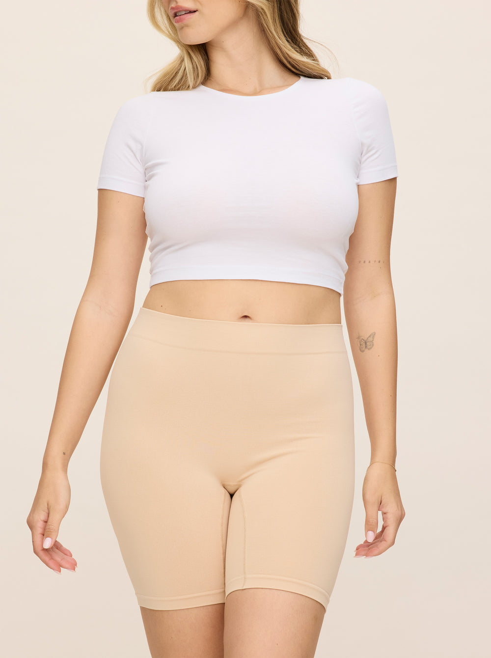 Raine is wearing The Original in size S/M