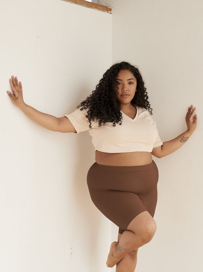 Illiana is wearing The Staple in size 3XL/4XL